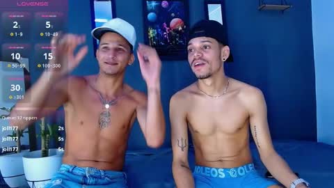 Snapshot of friendsofeverything_ chatting on December 2024 03:53:01 PM Adam y pitter online show from December 2024 03:53:01 PM