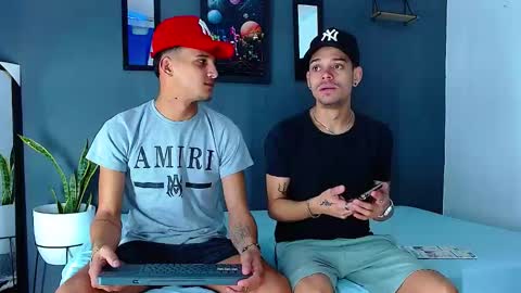 Snapshot of friendsofeverything_ chatting on December 2024 11:22:02 AM Adam y pitter online show from December 2024 11:22:02 AM