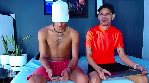 Snapshot of friendsofeverything_ chatting on December 2024 04:17:01 PM Adam y pitter online show from December 2024 04:17:01 PM