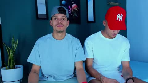 Snapshot of friendsofeverything_ chatting on March 2025 11:20:02 PM Adam y pitter online show from March 2025 11:20:02 PM