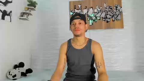 Snapshot of friendsofeverything_ chatting on September 2025 01:55:02 PM Adam y pitter online show from September 2025 01:55:02 PM