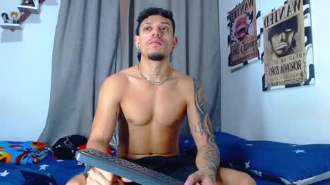 Snapshot of friendsofeverything_ chatting on July 2026 01:03:02 PM Adam y pitter online show from July 2026 01:03:02 PM