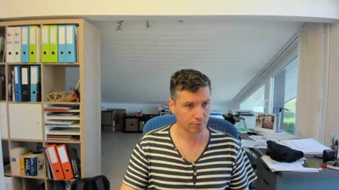 Snapshot of frikits chatting on June 2026 06:05:01 AM Francois online show from June 2026 06:05:01 AM
