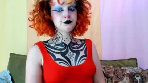 Snapshot of friskyflowers chatting on April 2026 05:52:01 PM cherry online show from April 2026 05:52:01 PM