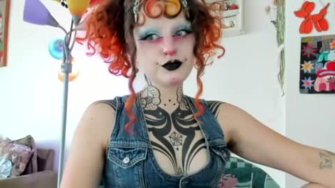 Snapshot of friskyflowers chatting on May 2026 05:54:01 PM cherry online show from May 2026 05:54:01 PM