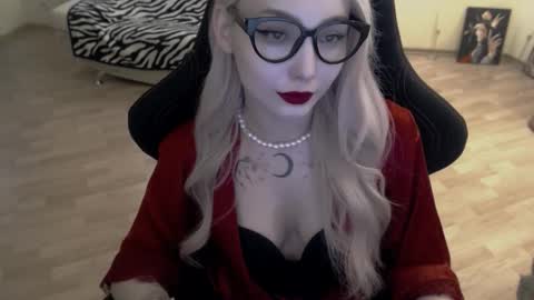 Snapshot of fromsun_forsoul chatting on November 2025 11:32:01 AM Lilith online show from November 2025 11:32:01 AM