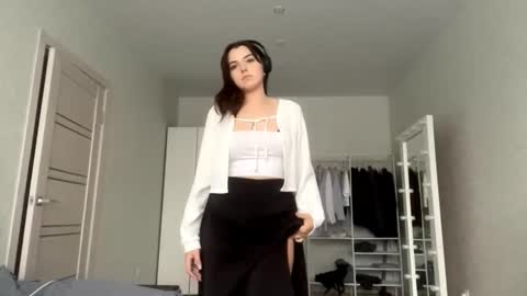 Emily online show from September 2025 02:08:02 PM