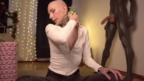 Eva         all my links   online show from December 2024 12:23:01 PM