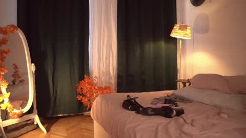 Eva         all my links   online show from October 2025 02:08:01 PM