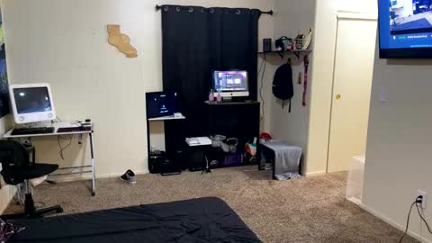 Bubblebuttslut online show from November 2025 12:37:02 PM