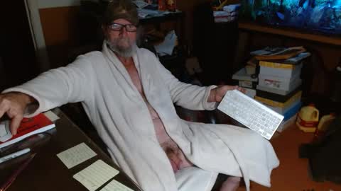 Snapshot of funmike2000 chatting on December 2024 10:52:01 AM mike online show from December 2024 10:52:01 AM