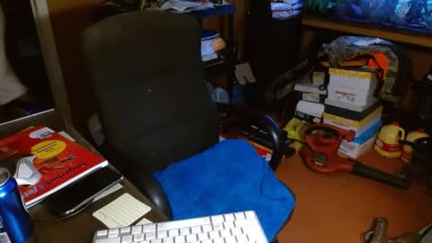 Snapshot of funmike2000 chatting on January 2025 01:12:01 PM mike online show from January 2025 01:12:01 PM