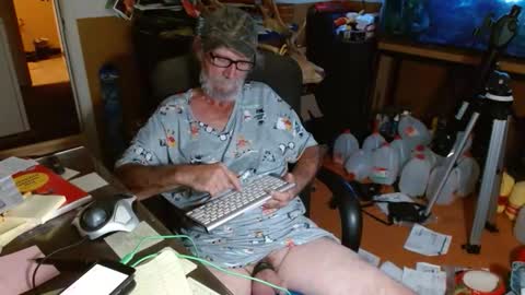 Snapshot of funmike2000 chatting on October 2025 12:29:01 AM mike online show from October 2025 12:29:01 AM