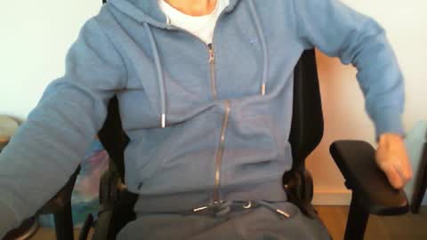 Snapshot of funnyeucouple chatting on September 2025 06:51:01 AM YWhiteNiceMan online show from September 2025 06:51:01 AM