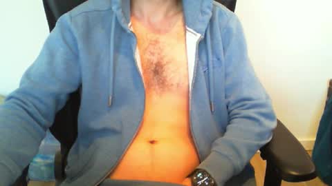 Snapshot of funnyeucouple chatting on October 2025 07:17:02 AM YWhiteNiceMan online show from October 2025 07:17:02 AM