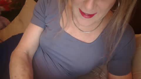 Jessie Love online show from January 2025 10:01:01 AM