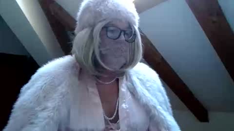 Snapshot of fursdany chatting on June 2026 02:11:01 PM Dany online show from June 2026 02:11:01 PM