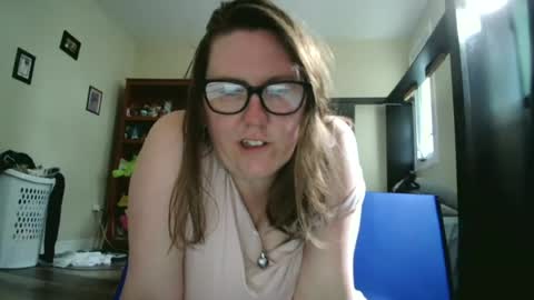 Snapshot of fuzzypeaches87 chatting on June 2026 04:49:02 PM fuzzypeaches87 online show from June 2026 04:49:02 PM