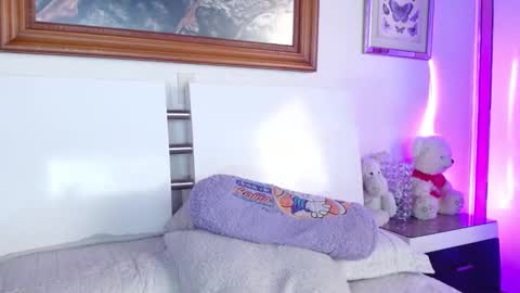 Victoria online show from December 2024 06:53:02 PM