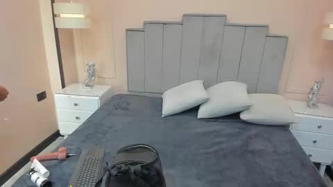   online show from October 2025 12:02:02 PM