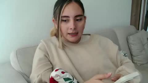 Gabriela Miller online show from October 2025 07:01:02 PM