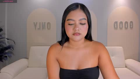 Snapshot of gabriellalee_ chatting on May 2026 07:44:02 PM Gabriella Lee online show from May 2026 07:44:02 PM