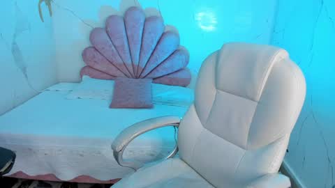 Gaby Owens  online show from April 2026 10:43:01 PM