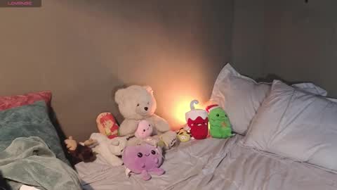 gaia_joness online show from October 2025 01:44:02 PM