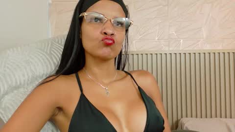 gaviluc_ online show from September 2025 10:49:01 AM
