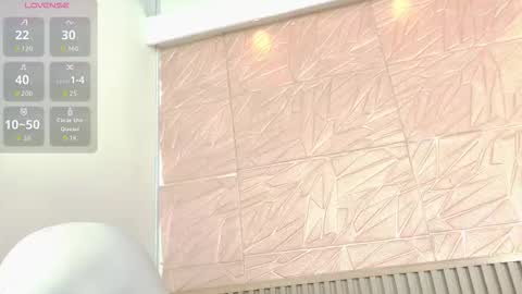 gaviluc_ online show from November 2025 10:25:02 AM