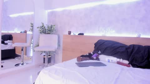 geminis muentes online show from January 2025 06:43:02 AM