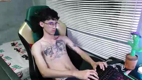 Snapshot of gendo_05 chatting on September 2025 11:43:01 PM GENDO online show from September 2025 11:43:01 PM