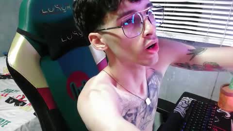 Snapshot of gendo_05 chatting on October 2025 12:19:01 AM GENDO online show from October 2025 12:19:01 AM