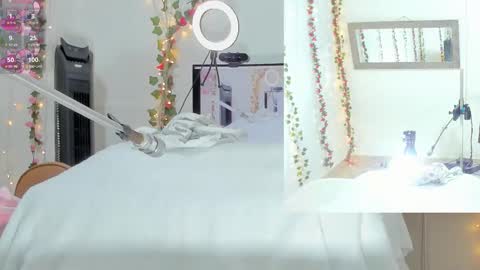 Snapshot of genesis__love_ chatting on October 2025 09:27:01 AM Genesis online show from October 2025 09:27:01 AM