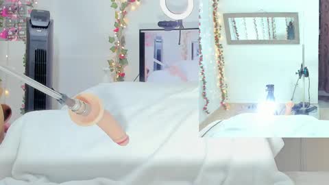 Snapshot of genesis__love_ chatting on October 2025 09:29:02 AM Genesis online show from October 2025 09:29:02 AM