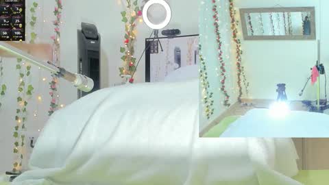 Snapshot of genesis__love_ chatting on October 2025 09:32:02 AM Genesis online show from October 2025 09:32:02 AM