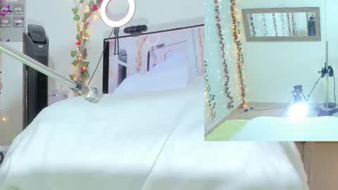 Snapshot of genesis__love_ chatting on October 2025 09:33:01 AM Genesis online show from October 2025 09:33:01 AM