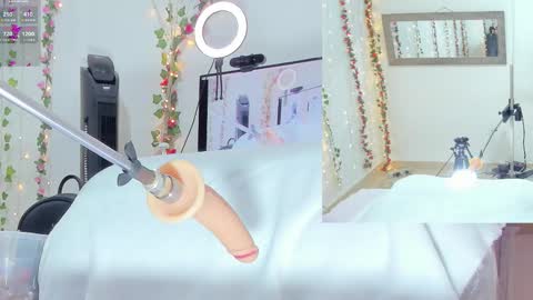 Snapshot of genesis__love_ chatting on October 2025 09:22:01 AM Genesis online show from October 2025 09:22:01 AM