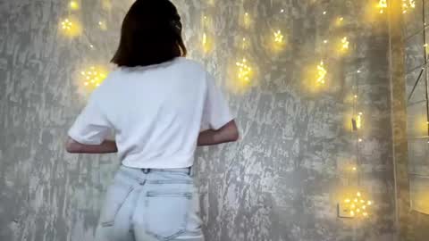 Riana online show from April 2026 01:15:02 PM