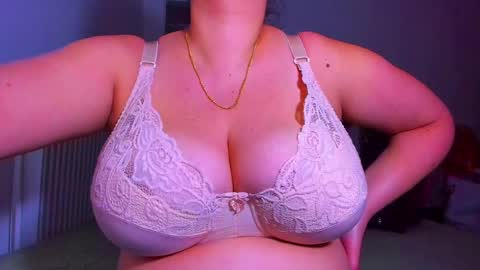 Snapshot of genifersweet chatting on December 2024 06:11:02 AM genifersweet online show from December 2024 06:11:02 AM