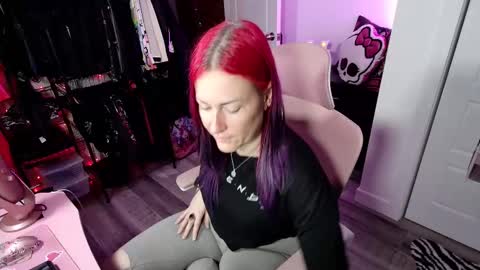 Genny Rock   and  online show from November 2025 01:49:01 AM