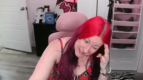 Snapshot of gennyrock chatting on June 2026 12:18:01 PM Genny Rock and online show from June 2026 12:18:01 PM