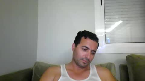 Snapshot of genteldevil chatting on October 2025 10:33:02 PM genteldevil online show from October 2025 10:33:02 PM