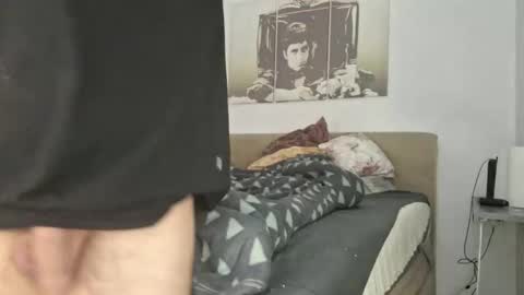 A  A online show from October 2025 07:14:02 PM