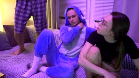 Jean and Isa couple Van online show from January 2025 01:31:02 PM