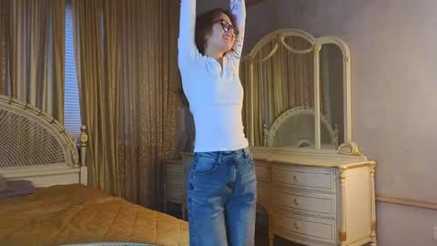 Kristy online show from April 2026 02:10:01 PM