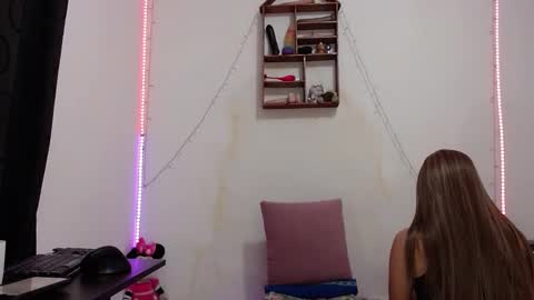 L A U R A online show from February 2025 03:10:02 AM