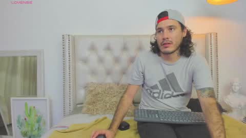 Snapshot of gia_and_diego chatting on December 2024 09:48:01 PM Gia and Andy online show from December 2024 09:48:01 PM