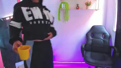 giaaaa   online show from April 2026 07:59:01 PM