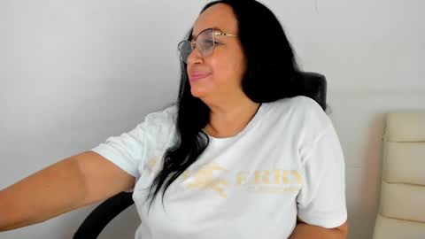 Snapshot of gia_nahomi chatting on January 2025 04:33:02 AM nahomi online show from January 2025 04:33:02 AM